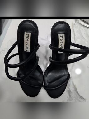 Steve Madden Black Multi-Strap HeelS. Size 7